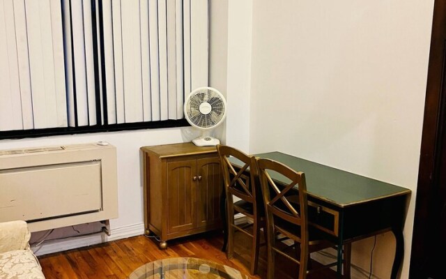 Charming Studio Half Block To Central Park Uws