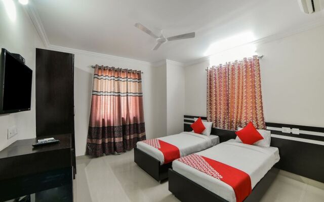 OYO 23589 Crown Palace