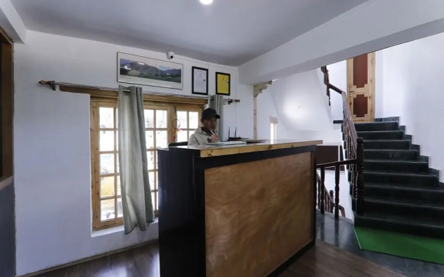 OYO 40939 White House Bnb