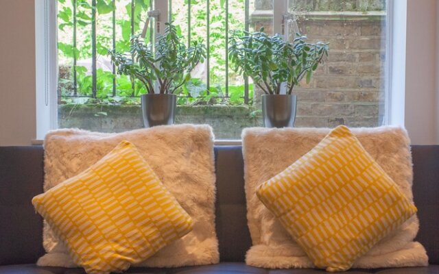 Wonderful studio in Barnsbury Village