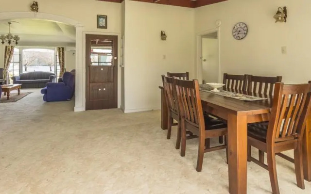 Te Anau Holiday Houses - Lakeside House