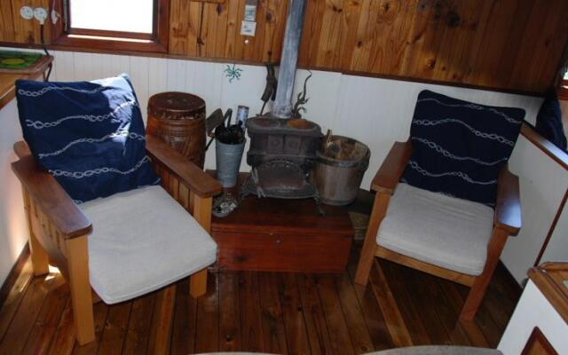 Knysna Houseboat Myrtle