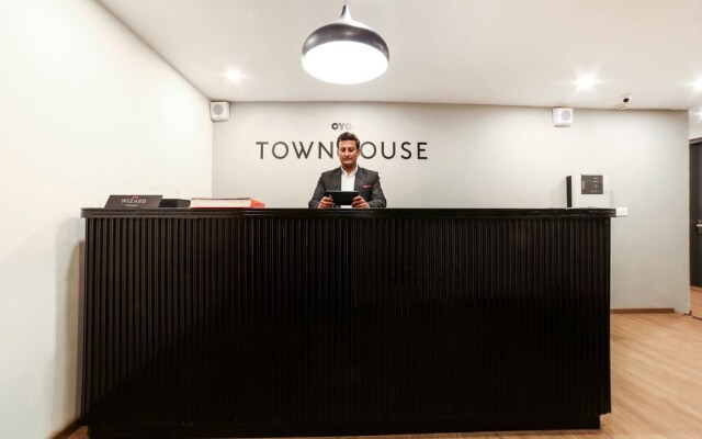 Oyo Townhouse 178 Sector 52