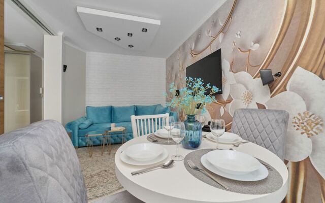 Floral Apartment Nyska by Renters