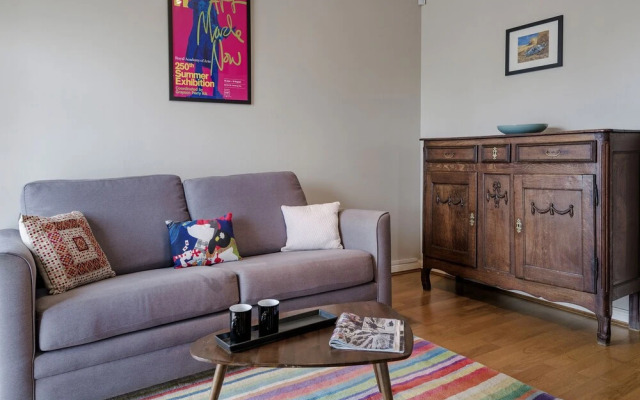 Panoramic Docklands Home With Waterfront Views by Underthedoormat