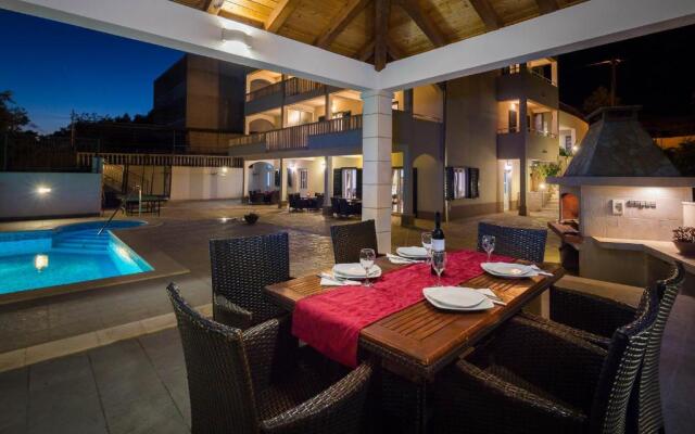 Beachfront Apartments Lara