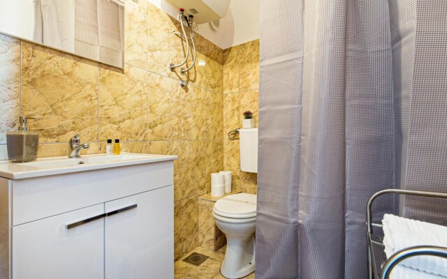 Awesome Home in Podstrana with Hot Tub, WiFi & 2 Bedrooms