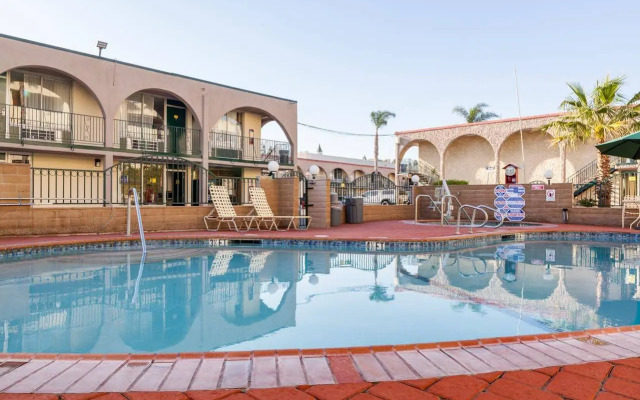 Kings Inn Anaheim at the Park & Convention Center