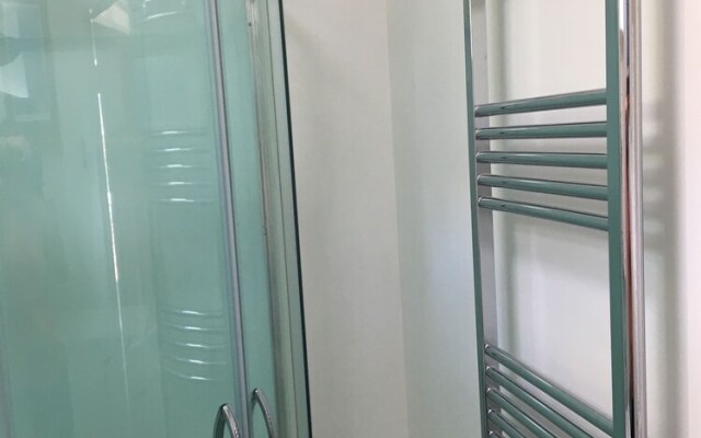 Charming 1-bedroom Apartment Near South Downs
