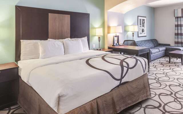 La Quinta Inn & Suites by Wyndham Fort Worth - Lake Worth