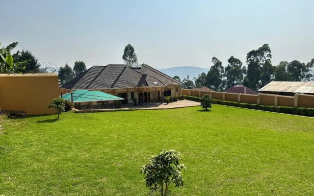 Makanga Hill Suites