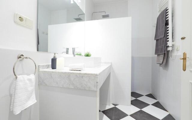 LEEWAYS APARTMENT in VELÁZQUEZ