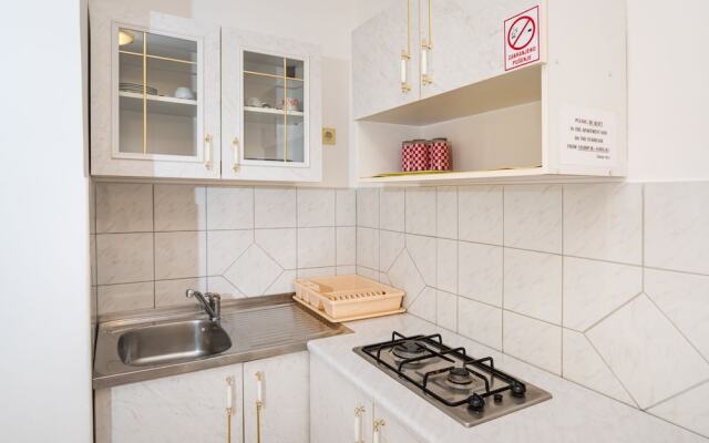 Nice Apartment Silvia 4 for 3 Persons