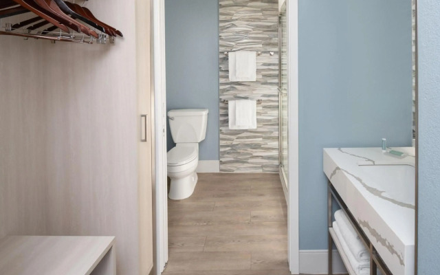 Courtyard Charleston Waterfront by Marriott