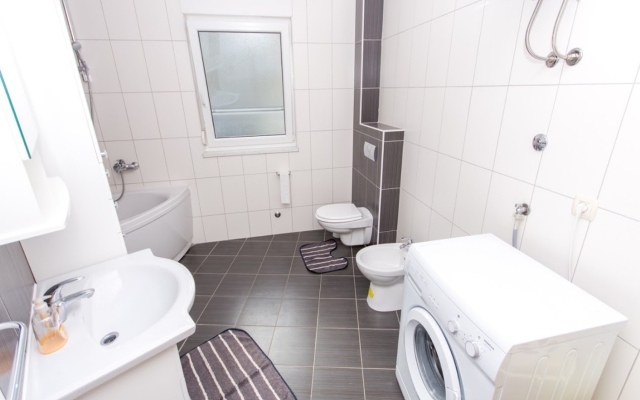 Apartment Slavica - 70 m from the beach : Lero2 Okrug Gornji, Island Ciovo