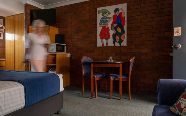 Country Pathfinder Motor Inn