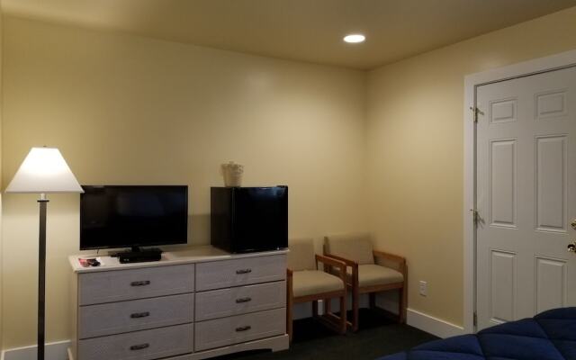 Captain's Quarters Motel