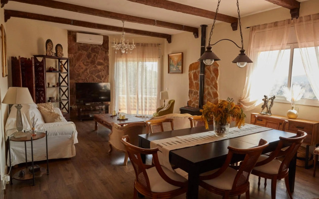 Amazing Vila close to Sitges, jacuzzi, swimming pool & exellent views