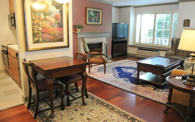 Cow Hollow Suites