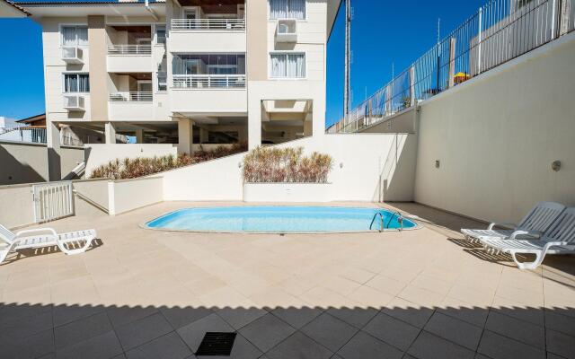 Apto com piscina a 2min da praia CAC106