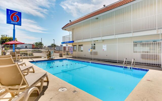 Motel 6 Albuquerque, NM - Carlisle