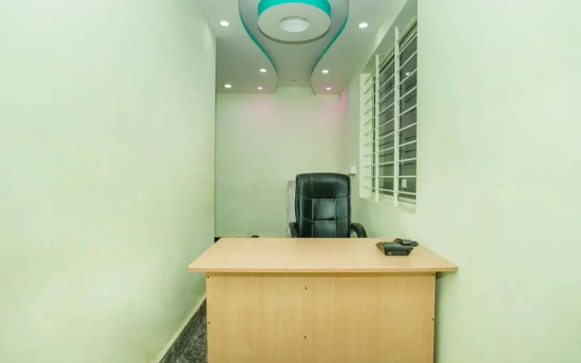 OYO 15818 Om Sai Residency