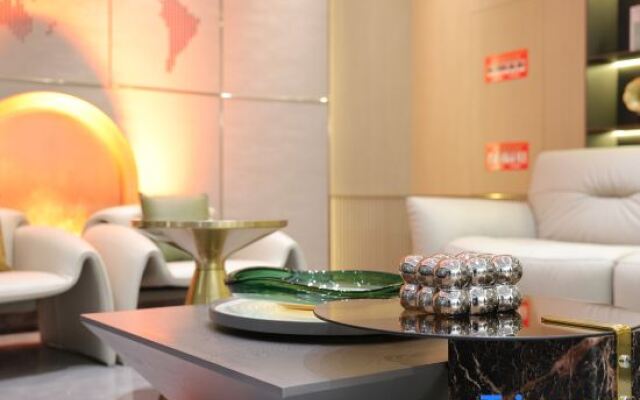 Three Cats Hotel (Guangsha Construction College)