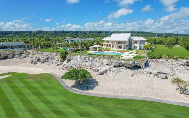 Stunning 6BR Villa With Ocean View in Cap Cana