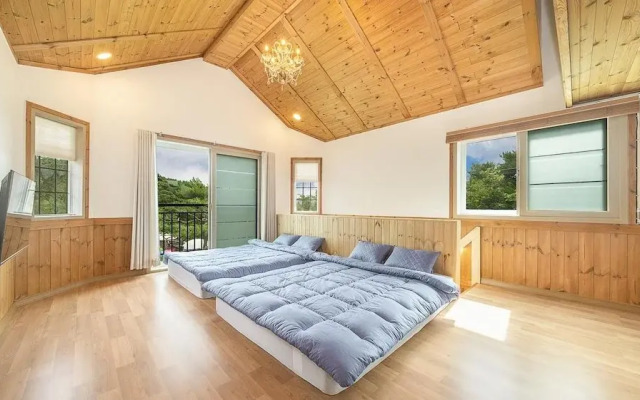 Gyeongju Themandi Pension