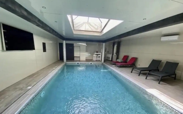 Histoire D'Ô - Les Piscines