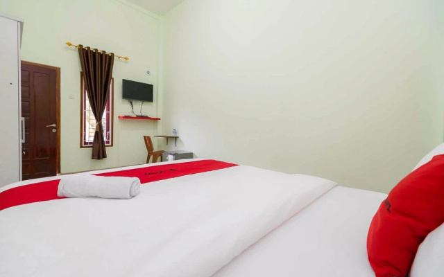 RedDoorz Syariah Near RSUD Dr HM Rabain Muara Enim – Guest Rooms – Muara Enim