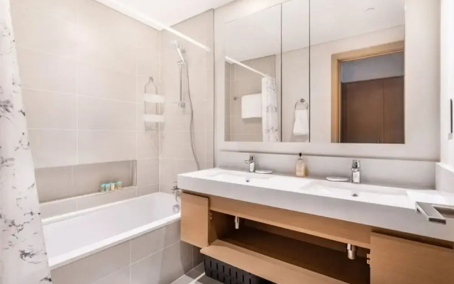 Luxury 2BR at Harbour Gate