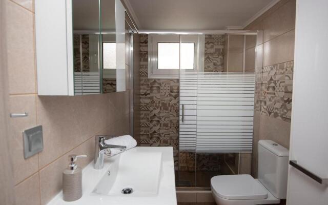 ENIO AXD guest house with private parking