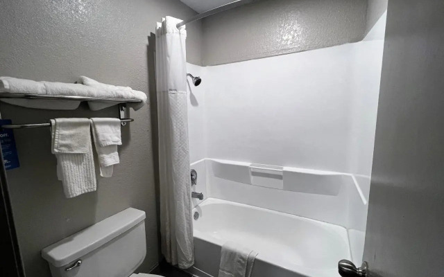 Days Inn by Wyndham Canton