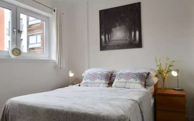 1 Bedroom Apartment In Leith