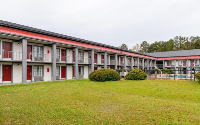 Red Roof Inn Savannah - Richmond Hill/ I-95