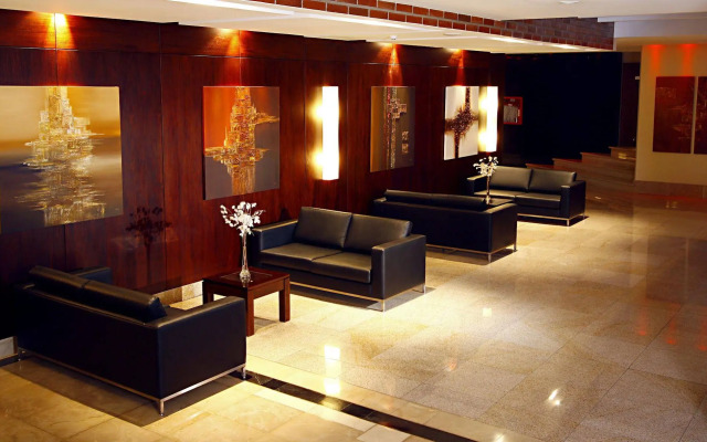Reina Isabel Hotel & Suites