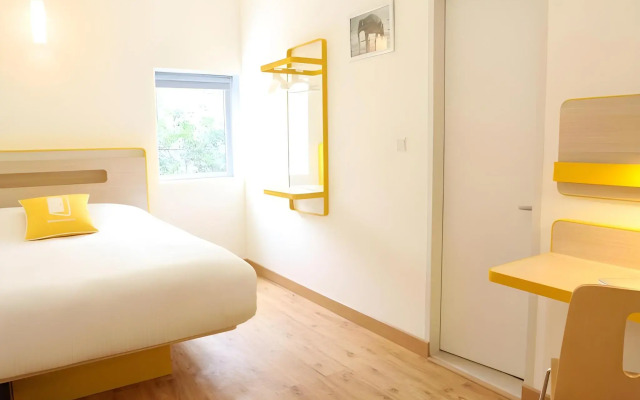 Bloomrooms @ Janpath