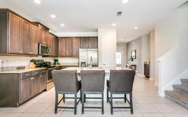 8 Bedroom Vacation Home with Pool 2114