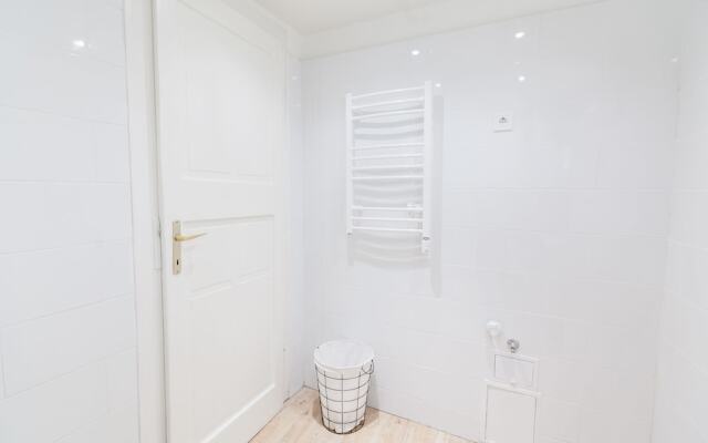 Classic Ernesto near Opera