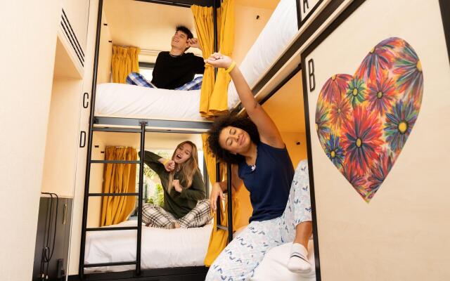 Petit Hostel Palacio Real