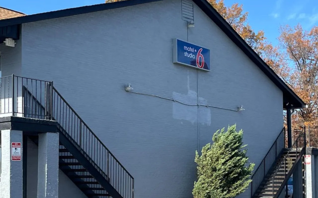 Studio 6 Suites Hurricane, Wv