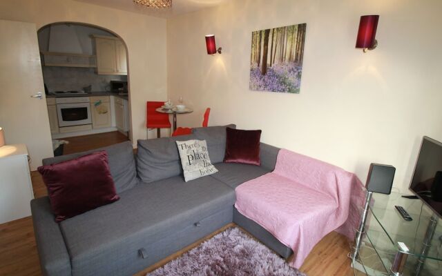Richmond Court Apartment by Cardiff Holiday Homes