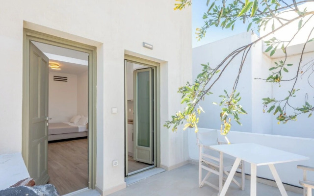 Apeiron Blue Perissa Apartments