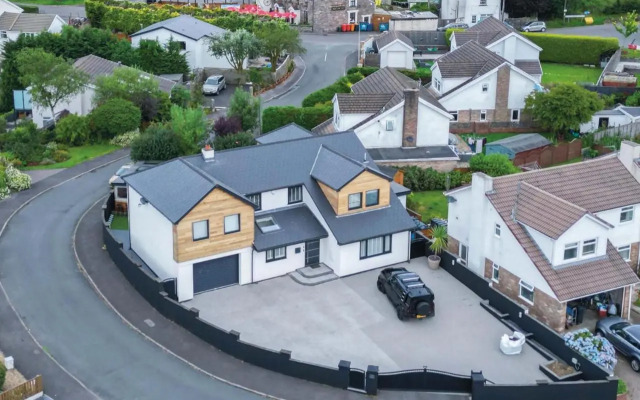 Castell Morlais - Luxurious 5 Bed - Pontsticill