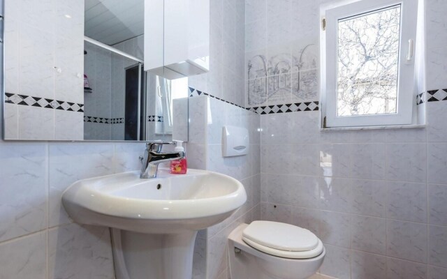 Amazing Home in Novi Vinodolski With Wifi and 5 Bedrooms