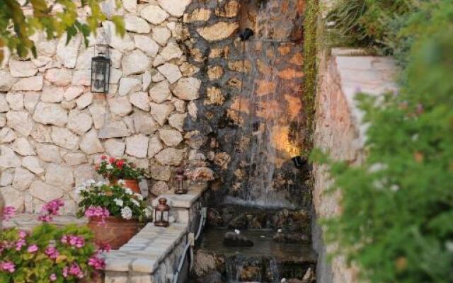 Zephyros Rooms And Apartments