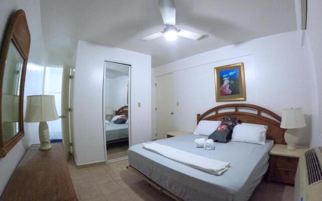 In Joyuda Beach, Apartment with Pool & Basketball Court