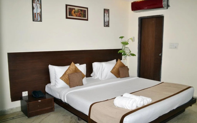 Hotel Goodluck Near IGI Airport