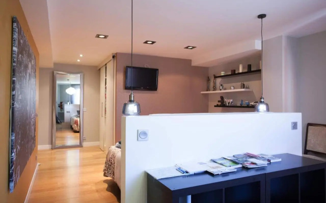 Piso moderno, céntrico y con garaje gratis